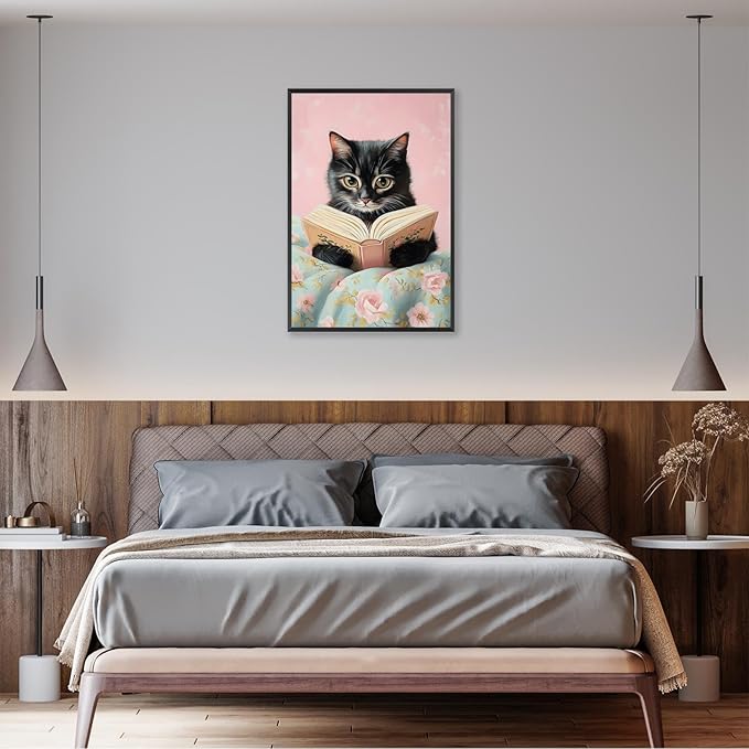 Vintage Cute Cat Canvas Wall Art Funny Cat Covered With Quilt Reading A Book Poster Trendy Cat Lovers Animal Aesthetic Prints Painting For Girls Room Bedroom Dorm Wall Decor 16x24in Framed