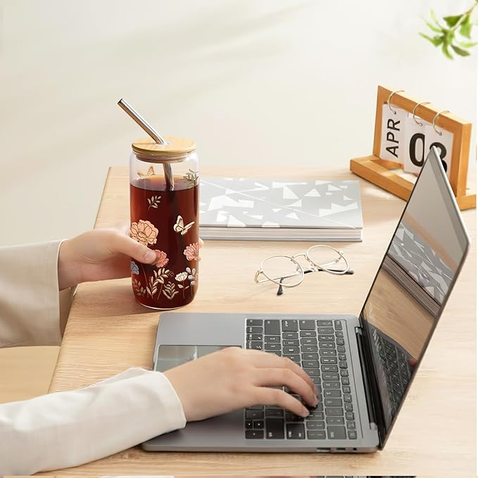 Joeyan Glass Cups with Lids and Straws - 20oz Iced Coffee Cup, Boho Floral Butterfly Glass Tumbler, Aesthetic Drinking Glasses for Smoothie Boba Tea, Birthday Mothers Day Gifts for Women, Mom, Friend