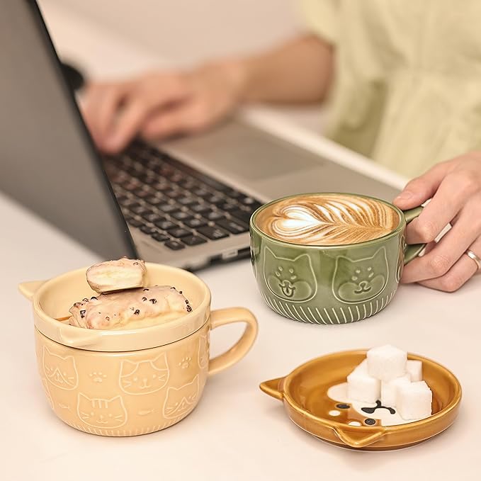 Cute Ceramic Cat Coffee Mug with Lid,Kawaii Coffee Mugs or Tea Cups for Cat Lovers,Funny Novelty Breakfast Mugs for Women Wife Mum Girls Boys Friends Kids Christmas Birthday Gift,300ML（Yellow）