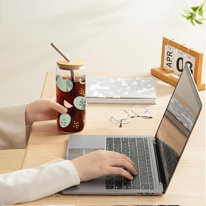 Joeyan Glass Cup with Lid and Straw, 20oz Iced Coffee Cup, Boho Dreamcatcher Floral Pattern Tumbler, Aesthetic Drinking Glasses for Smoothie Boba Tea, Bohemian Mothers Day Gift for Women Mom Friend
