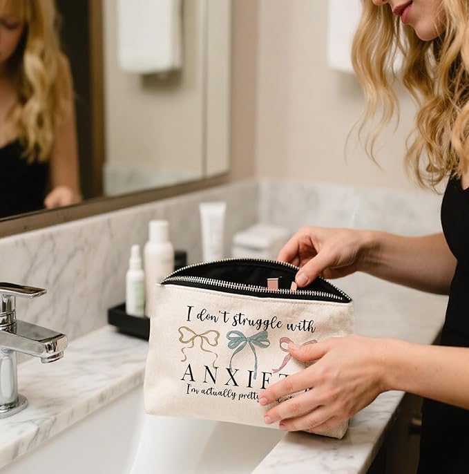 Funny Makeup Bag, Humor Anxiety - Themed Makeup Bag，“I Don’t Struggle with Anxiety” Funny Design，Gift for Mental Health Advocates, Self - Care & Relatable Humor, 10x7 Inch White