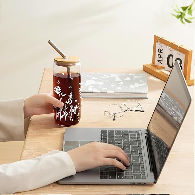 Joeyan Glass Cups with Lids and Straws - 20oz Daisy Iced Coffee Cup, Cute Floral Glass Tumbler for Smoothie Boba Tea, Boho Flower Drinking Glasses, Birthday Mothers Day Gift for Women, Mom, Friend