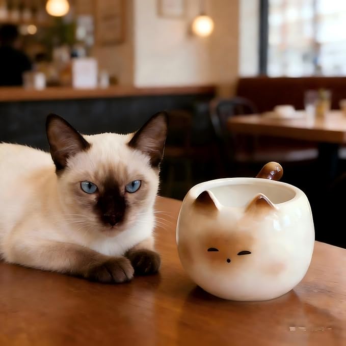 Cat Mom Gifts For Women，Funny Coffee Mug，Cute Siamese & Black Cat Design, Holiday Gift Idea| Nocturlyn（Wink）