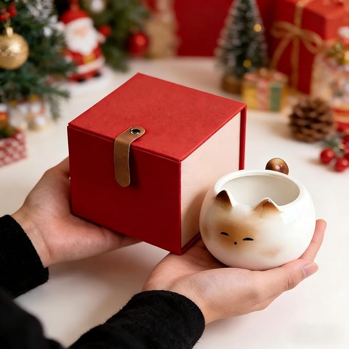 Cat Mom Gifts For Women，Funny Coffee Mug，Cute Siamese & Black Cat Design, Holiday Gift Idea| Nocturlyn（Wink）
