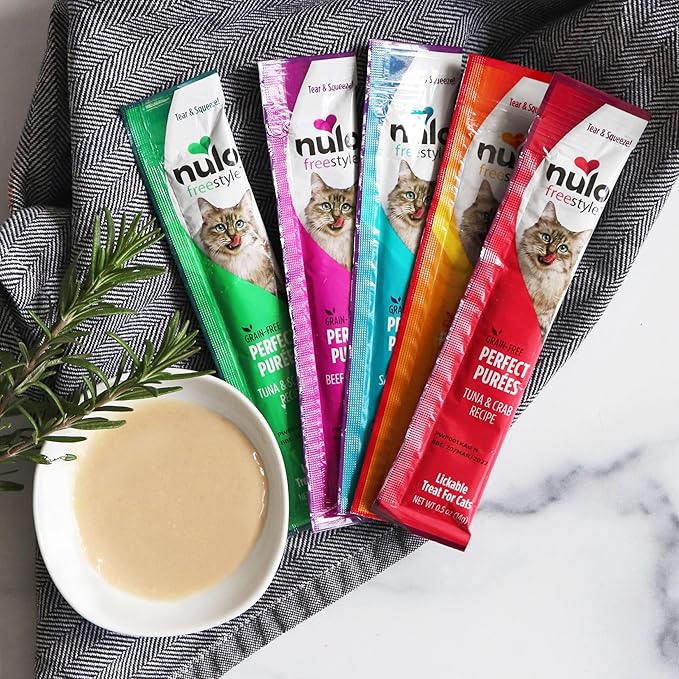 Nulo FreeStyle Lickable Cat Treats - Perfect Purées Chicken Recipe, Squeezable Grain-Free Wet Cat Food Topper, High Moisture for Hydration, 0.5oz Tubes (pack of 48)